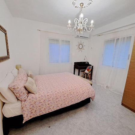 Apartamento Acogedor Con Wifi Valencia Bagian luar foto