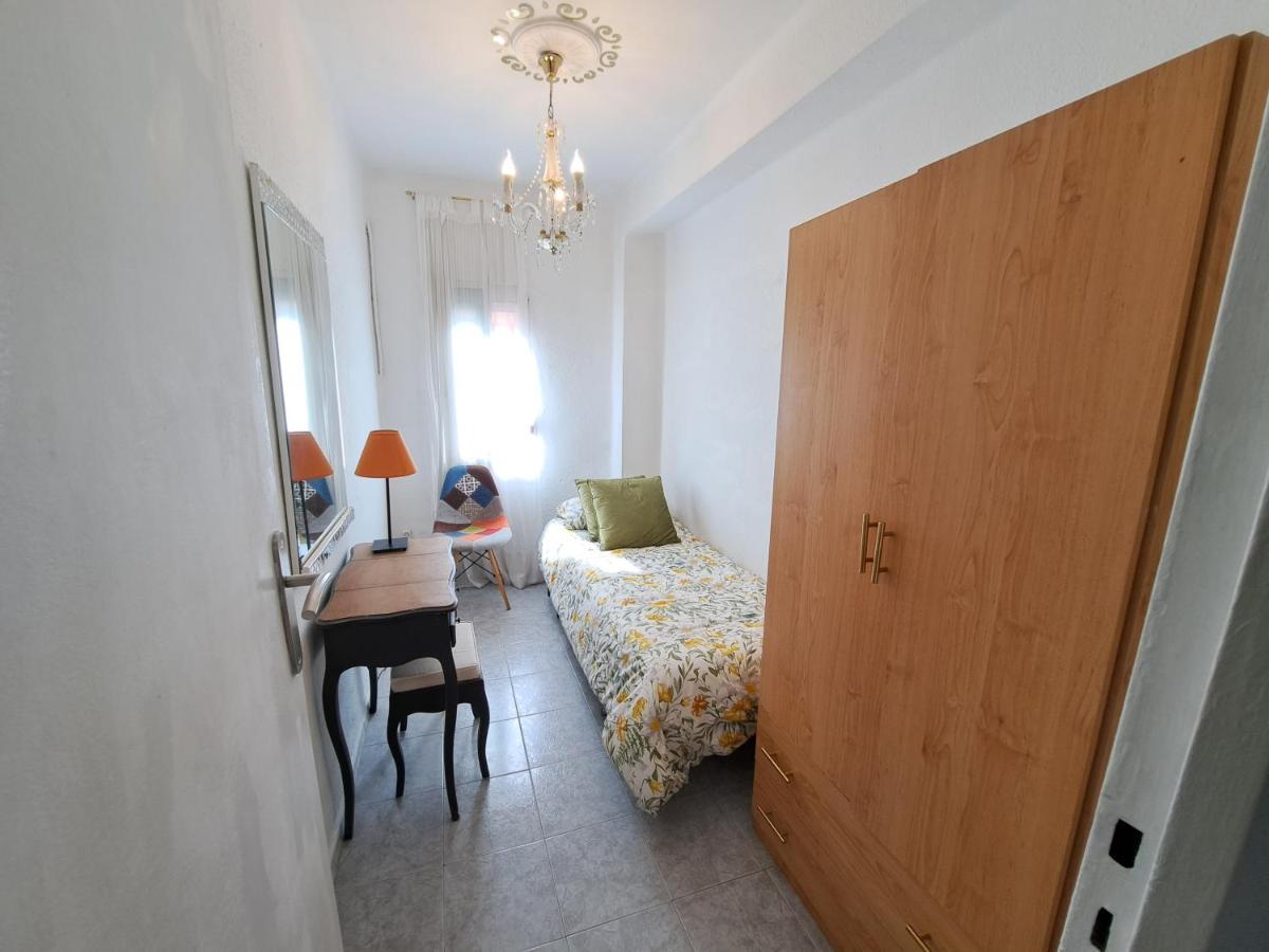 Apartamento Acogedor Con Wifi Valencia Bagian luar foto